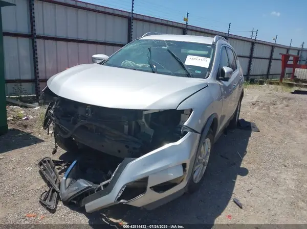 KNMAT2MT3HP614670 2017 NISSAN ROGUE - Image 2