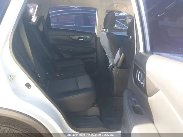 KNMAT2MT3HP615043 2017 NISSAN ROGUE - Image 8