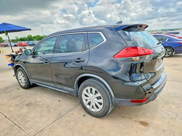 KNMAT2MT3HP616192 2017 NISSAN ROGUE - Image 2