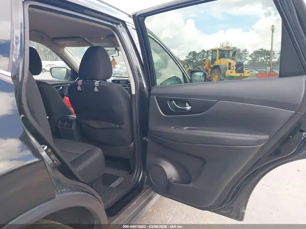 KNMAT2MT3HP617892 2017 NISSAN ROGUE - Image 8