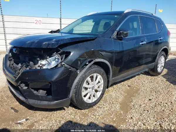 KNMAT2MT3HP618427 2017 NISSAN ROGUE - Image 2