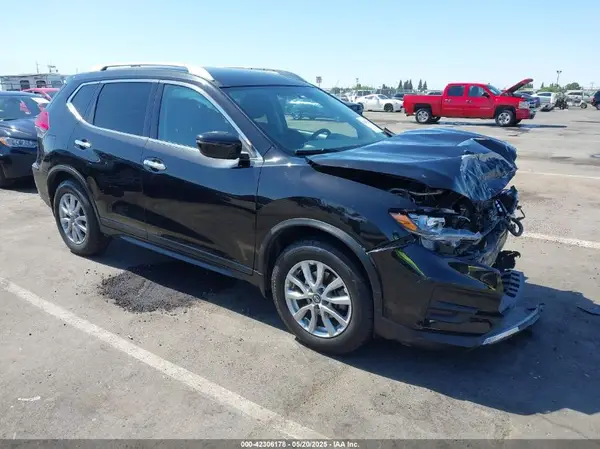 KNMAT2MT3HP618539 2017 NISSAN ROGUE - Image 1