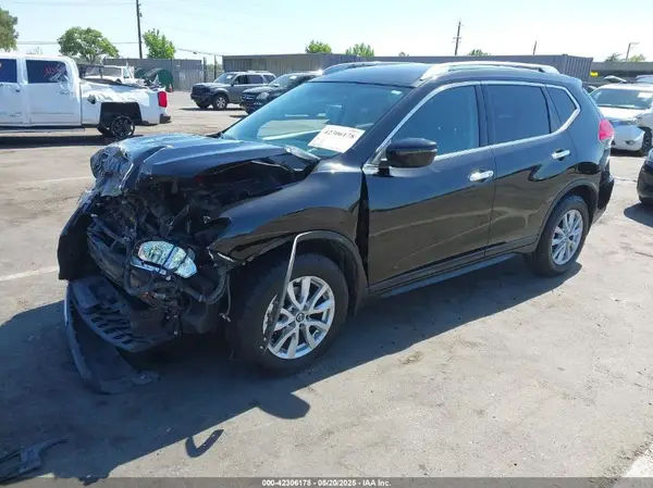 KNMAT2MT3HP618539 2017 NISSAN ROGUE - Image 2