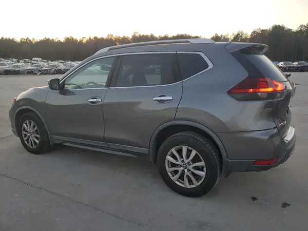 KNMAT2MT3JP500030 2018 NISSAN ROGUE - Image 2