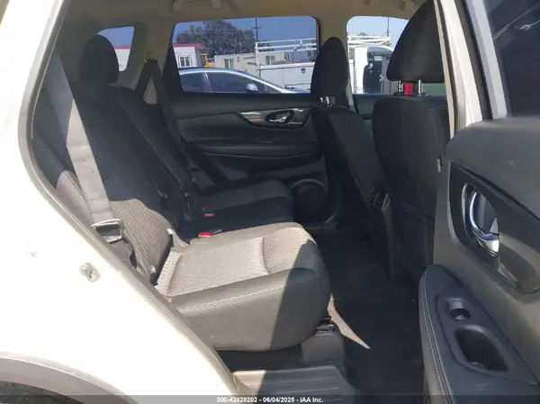KNMAT2MT3JP500495 2018 NISSAN ROGUE - Image 8