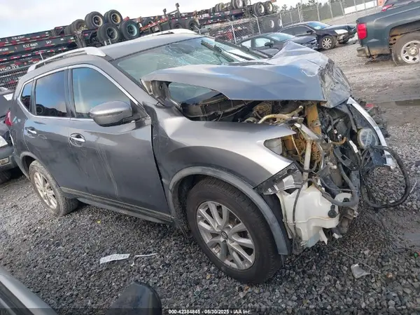 KNMAT2MT3JP501999 2018 NISSAN ROGUE - Image 1