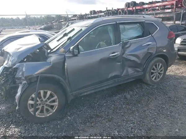 KNMAT2MT3JP501999 2018 NISSAN ROGUE - Image 2