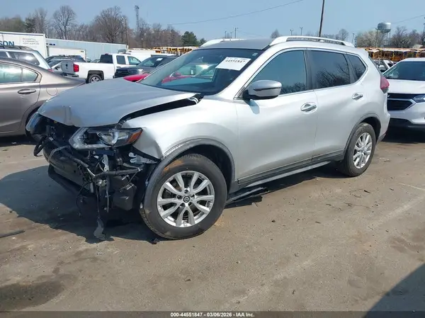 KNMAT2MT3JP506460 2018 NISSAN ROGUE - Image 2