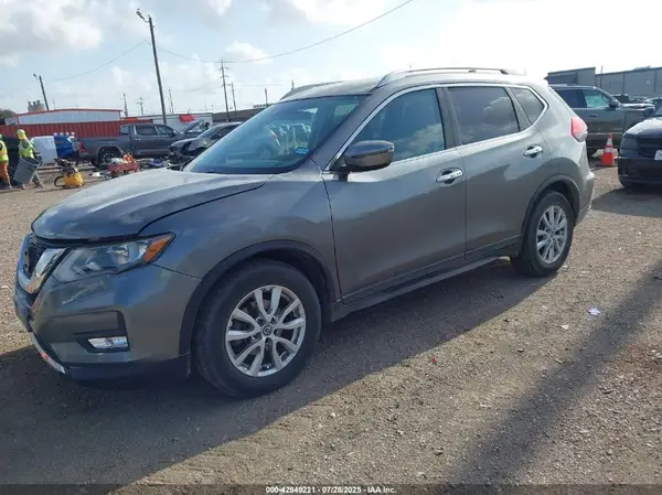 KNMAT2MT3JP509780 2018 NISSAN ROGUE - Image 2