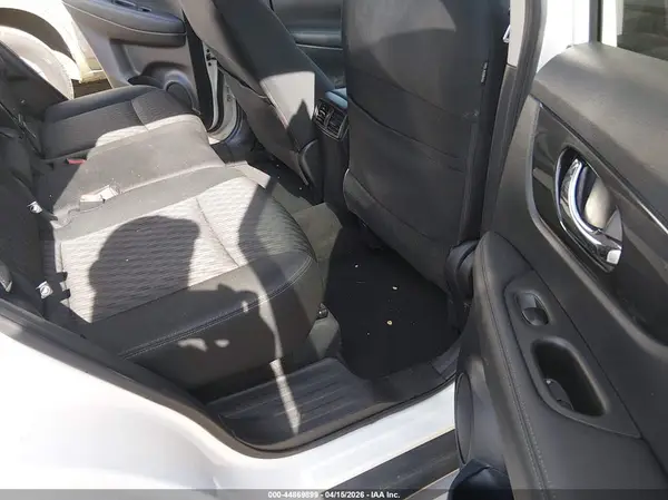 KNMAT2MT3JP512260 2018 NISSAN ROGUE - Image 8