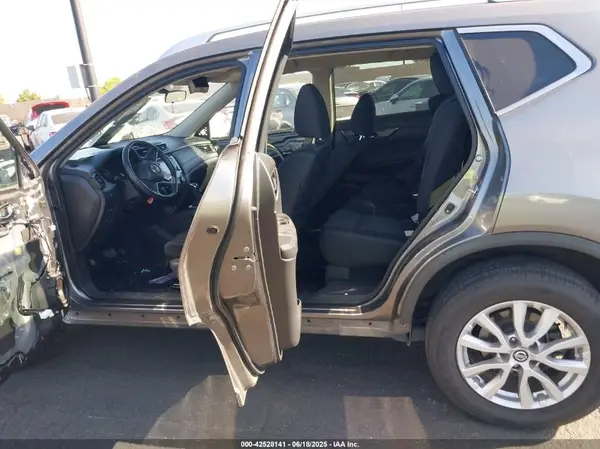 KNMAT2MT3JP526854 2018 NISSAN ROGUE - Image 8