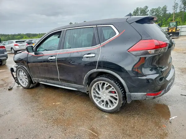 KNMAT2MT3JP529740 2018 NISSAN ROGUE - Image 2