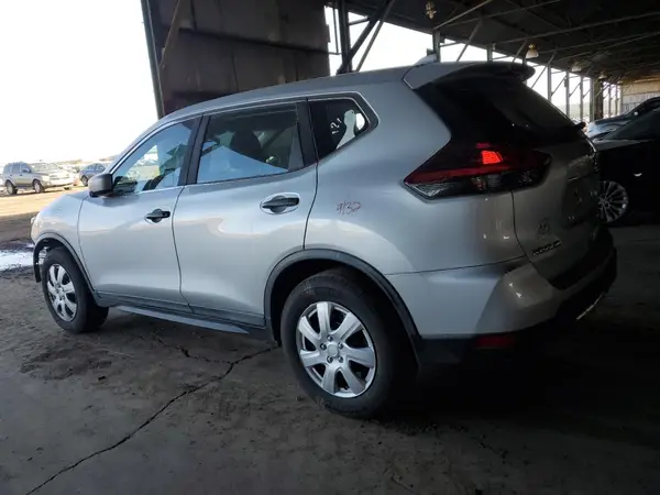 KNMAT2MT3JP537899 2018 NISSAN ROGUE - Image 2