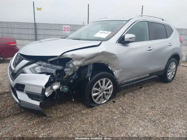KNMAT2MT3JP546540 2018 NISSAN ROGUE - Image 2