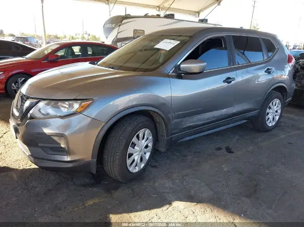 KNMAT2MT3JP555237 2018 NISSAN ROGUE - Image 2