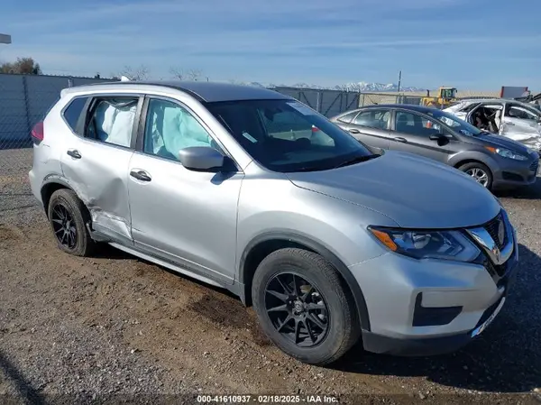 KNMAT2MT3JP561099 2018 NISSAN ROGUE - Image 1