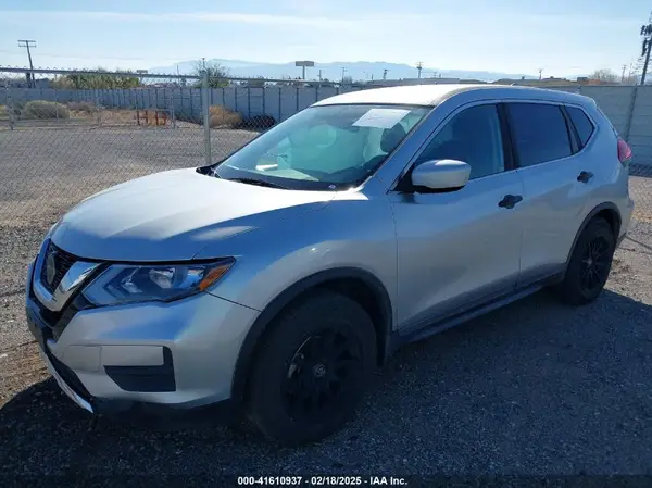 KNMAT2MT3JP561099 2018 NISSAN ROGUE - Image 2