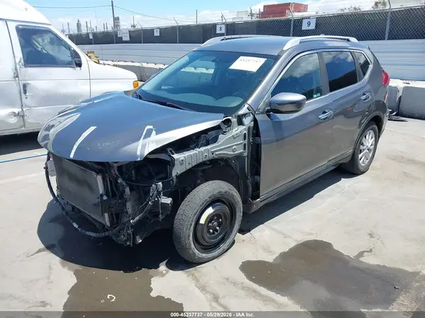KNMAT2MT3JP565086 2018 NISSAN ROGUE - Image 2