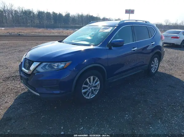 KNMAT2MT3JP568053 2018 NISSAN ROGUE - Image 2