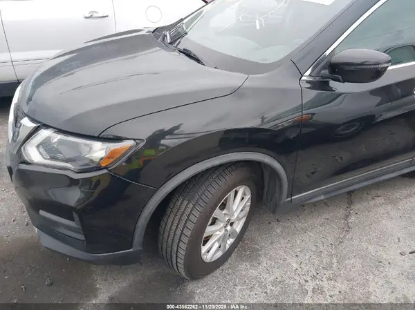 KNMAT2MT3JP568991 2018 NISSAN ROGUE - Image 2