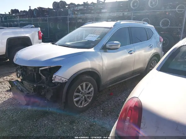 KNMAT2MT3JP570482 2018 NISSAN ROGUE - Image 2
