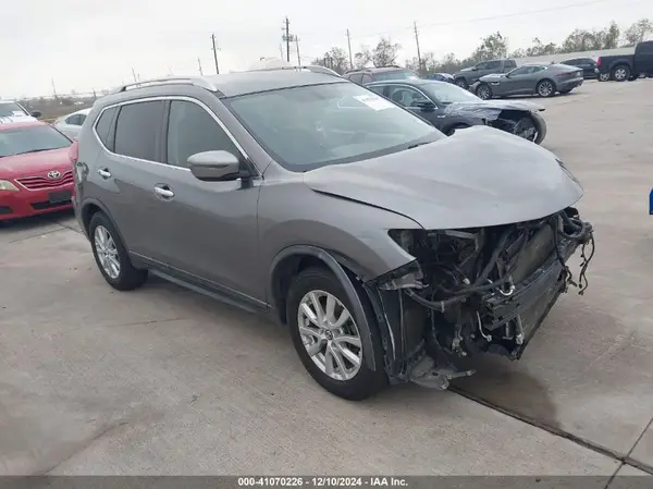 KNMAT2MT3JP573253 2018 NISSAN ROGUE - Image 1