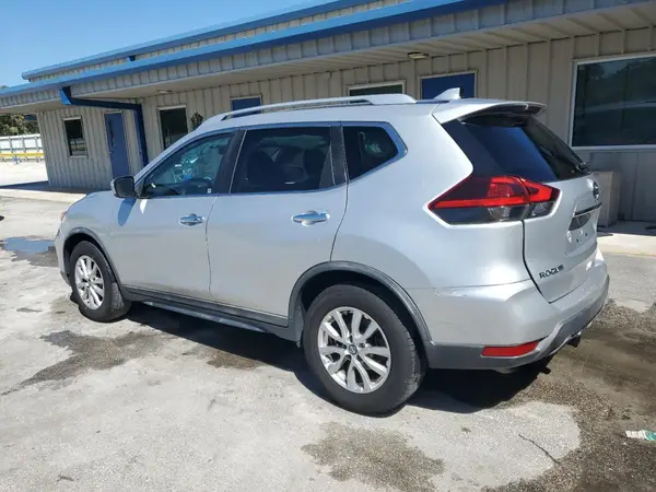 KNMAT2MT3JP573348 2018 NISSAN ROGUE - Image 2
