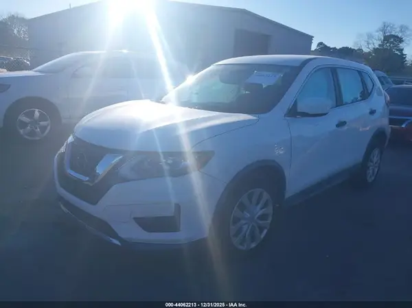 KNMAT2MT3JP578212 2018 NISSAN ROGUE - Image 2