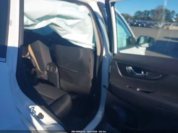 KNMAT2MT3JP578212 2018 NISSAN ROGUE - Image 8