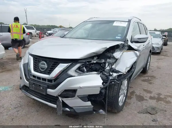 KNMAT2MT3JP583815 2018 NISSAN ROGUE - Image 2