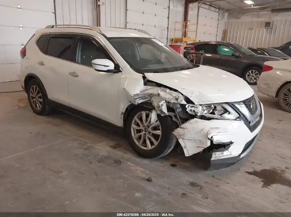 KNMAT2MT3JP589663 2018 NISSAN ROGUE - Image 1