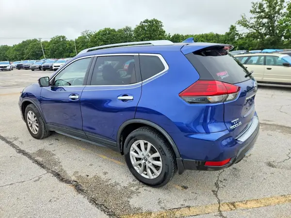 KNMAT2MT3JP605912 2018 NISSAN ROGUE - Image 2