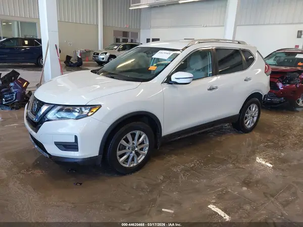 KNMAT2MT3JP608616 2018 NISSAN ROGUE - Image 2