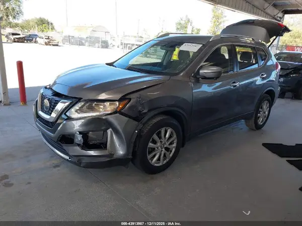KNMAT2MT3JP611676 2018 NISSAN ROGUE - Image 2