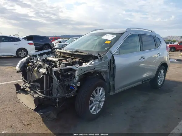KNMAT2MT3JP612956 2018 NISSAN ROGUE - Image 2