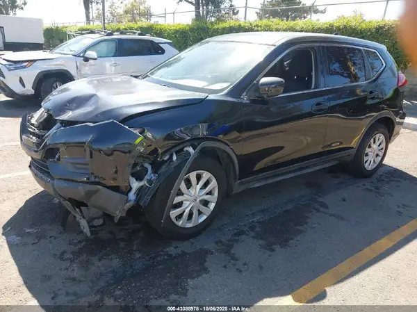 KNMAT2MT3JP615582 2018 NISSAN ROGUE - Image 2