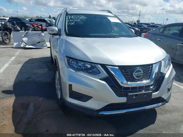 KNMAT2MT3JP618630 2018 NISSAN ROGUE - Image 1