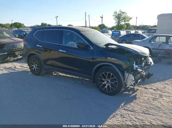 KNMAT2MT3JP621365 2018 NISSAN ROGUE - Image 1