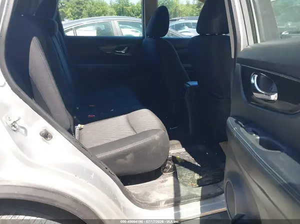 KNMAT2MT3JP621625 2018 NISSAN ROGUE - Image 8