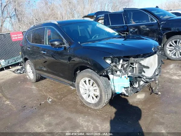 KNMAT2MT3JP621687 2018 NISSAN ROGUE - Image 1