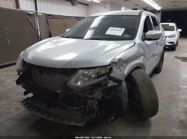 KNMAT2MT4GP628561 2016 NISSAN ROGUE - Image 2