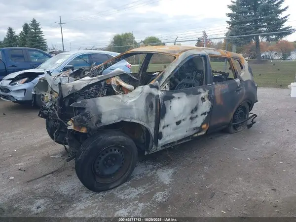 KNMAT2MT4GP649085 2016 NISSAN ROGUE - Image 2