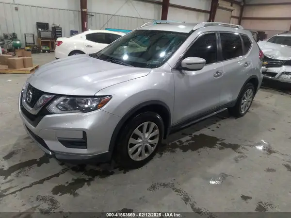 KNMAT2MT4HP502900 2017 NISSAN ROGUE - Image 2