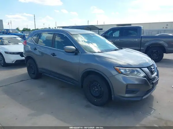 KNMAT2MT4HP504369 2017 NISSAN ROGUE - Image 1
