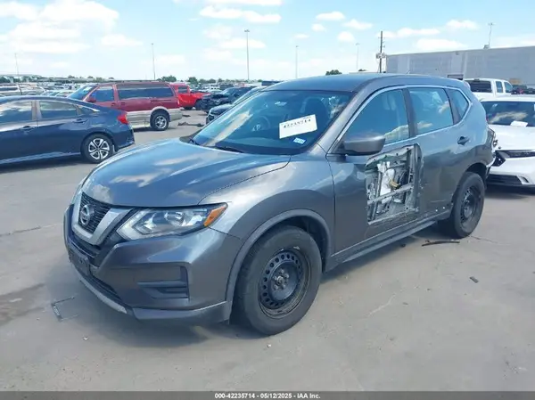 KNMAT2MT4HP504369 2017 NISSAN ROGUE - Image 2