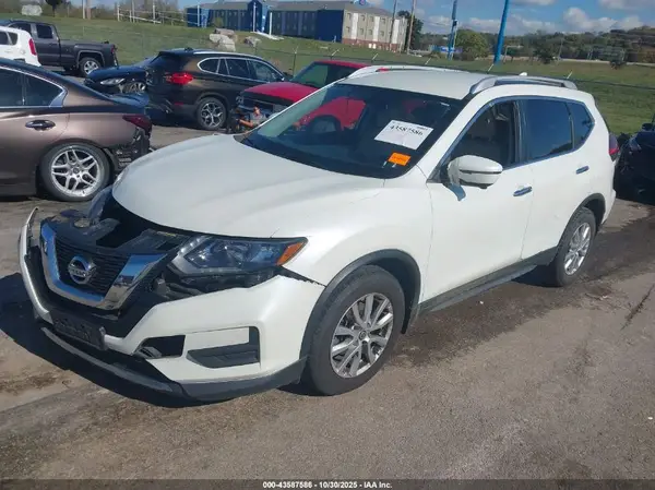 KNMAT2MT4HP509880 2017 NISSAN ROGUE - Image 2