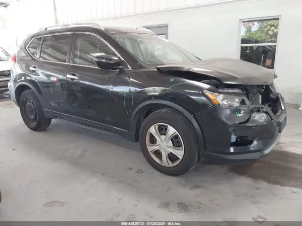 KNMAT2MT4HP526985 2017 NISSAN ROGUE - Image 1