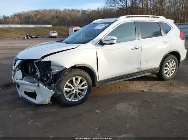 KNMAT2MT4HP527893 2017 NISSAN ROGUE - Image 2