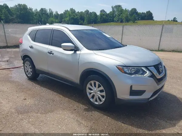 KNMAT2MT4HP532110 2017 NISSAN ROGUE - Image 1