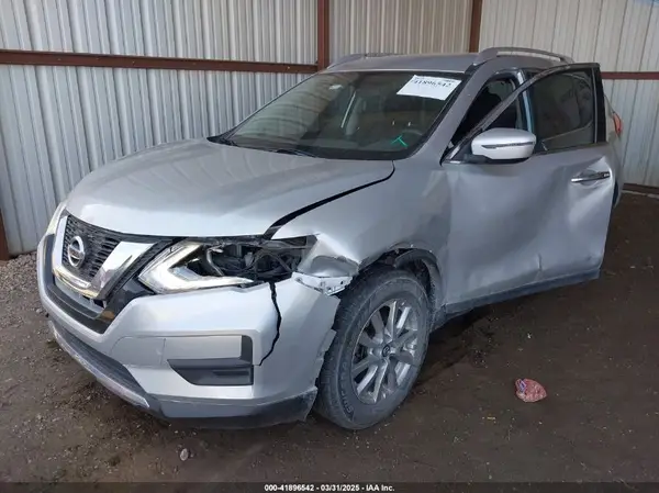 KNMAT2MT4HP550008 2017 NISSAN ROGUE - Image 2